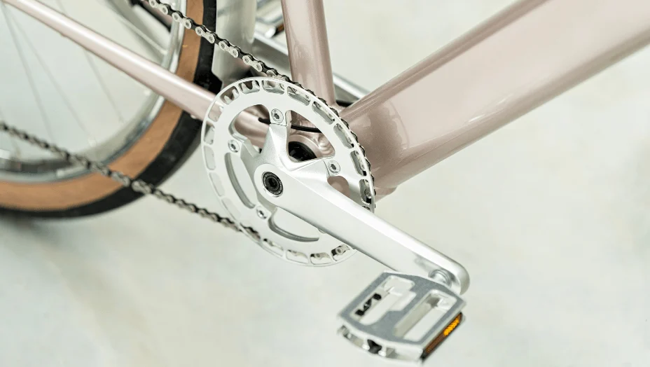 Kurbel und Pedale des E-Bike Coboc Merano XV in San Rosé
