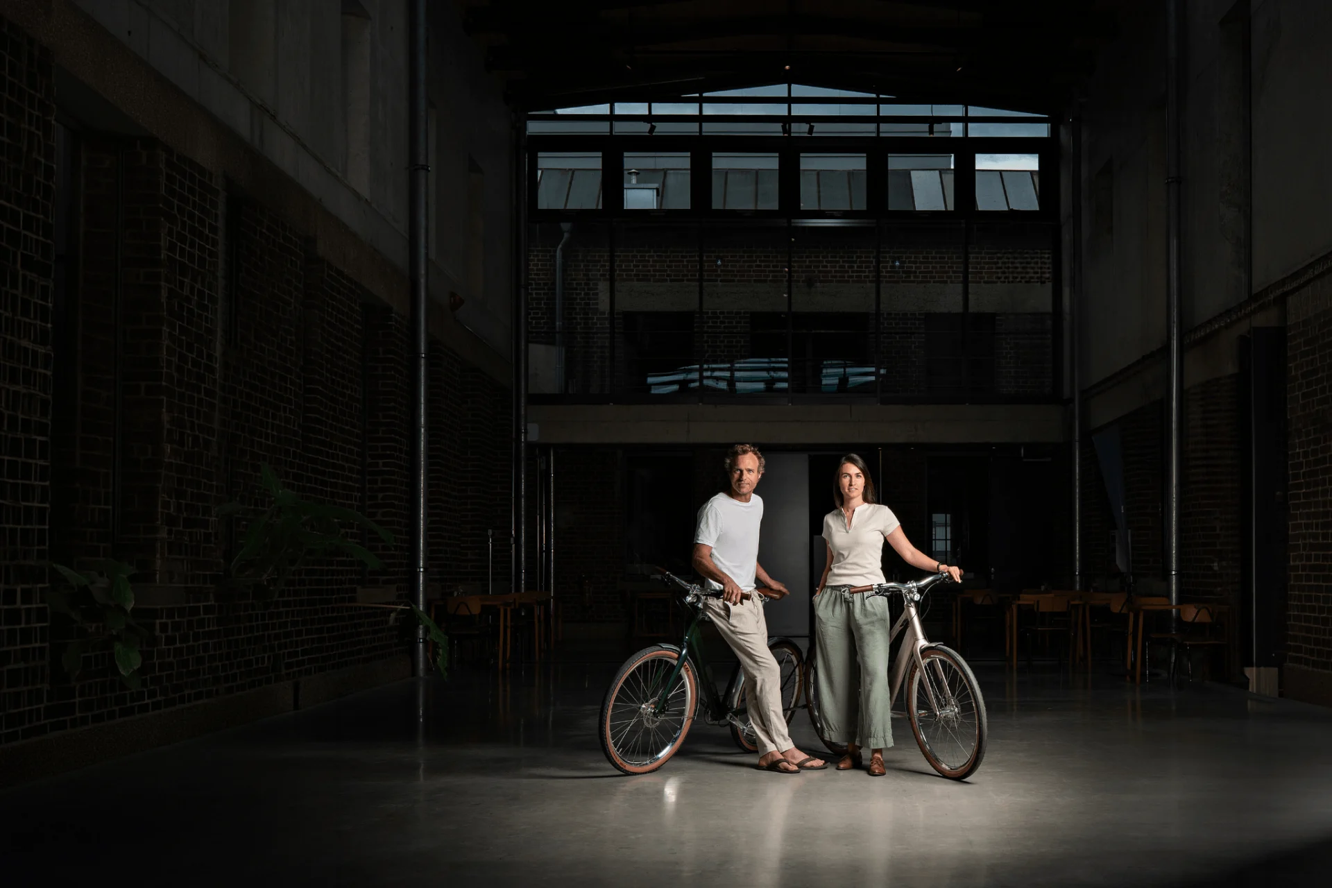 Coboc Merano XV DMT in Earl Green, Seitenansicht mit eloxierten Akzenten
