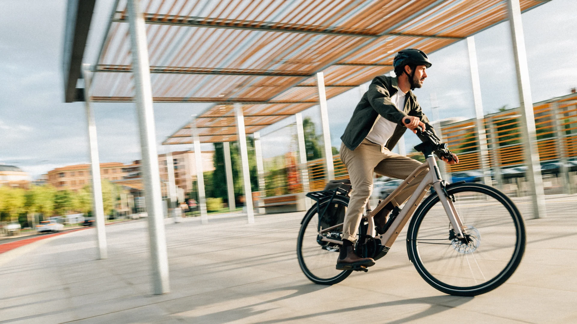 Orbea Carpe — Mann auf Ebike